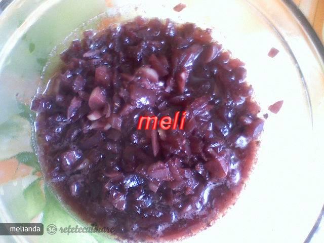 Piept de Pui Umplut cu Ciuperci si Sos de Vin Rosu