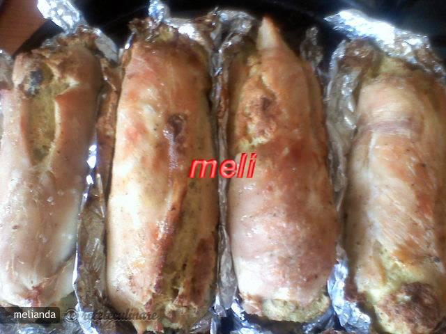 Piept de Pui Umplut cu Ciuperci si Sos de Vin Rosu