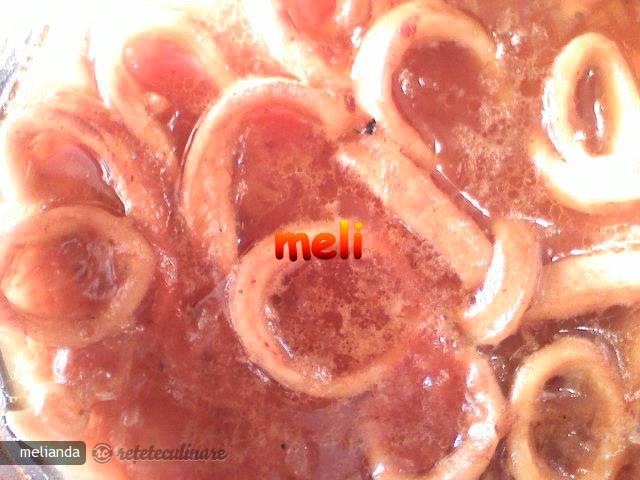 Calamari in Sos de Rosii