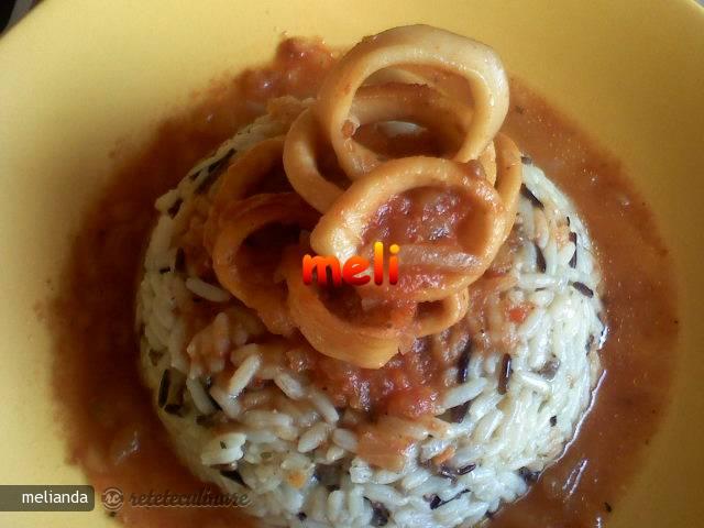 Calamari in Sos de Rosii