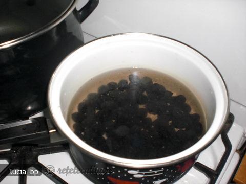 Ficat de Porc cu Sos de Smantana si Masline Negre