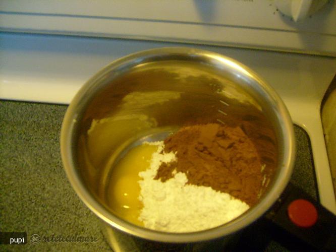 Tort de Curmale cu Crema de Ciocolata
