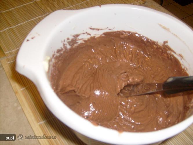 Tort de Curmale cu Crema de Ciocolata