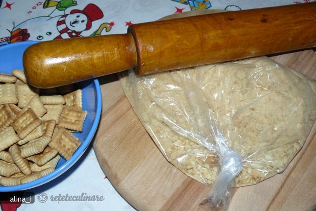 Napolitane cu crema de biscuiti