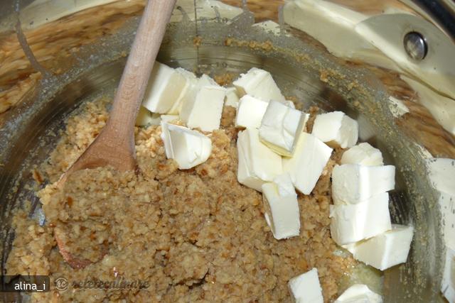 Napolitane cu crema de biscuiti