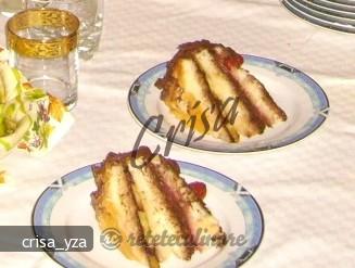 Tort cu ciocolata, banane si zmeura