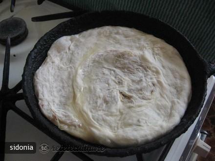 Placinta cu cartofi, varza sau branza