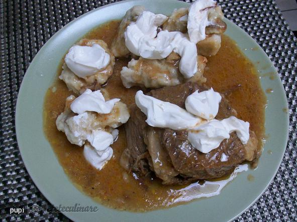 Carne de Vita cu Galuste de Faina
