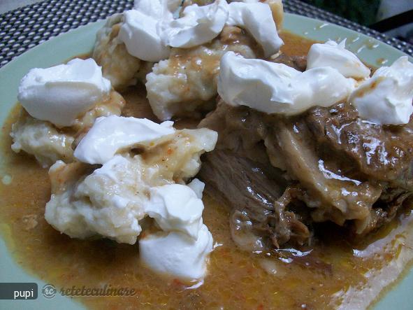 Carne de Vita cu Galuste de Faina