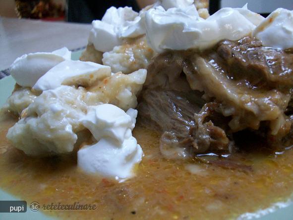 Carne de Vita cu Galuste de Faina