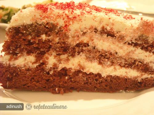 Tort Catifea Rosie (Red Velvet Cake)
