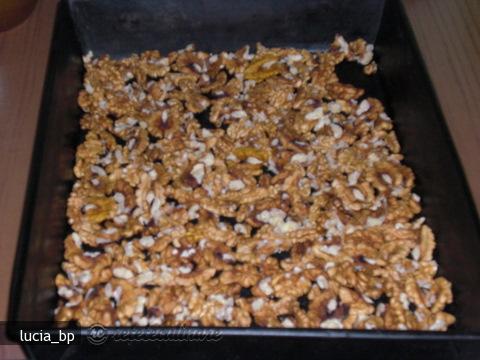 Prajitura cu Crema de Nuca Prajita si Smantana