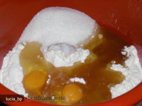 Prajitura cu Crema de Nuca Prajita si Smantana