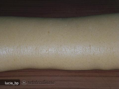 Prajitura cu Crema de Nuca Prajita si Smantana