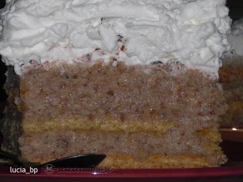 Prajitura cu Crema de Nuca Prajita si Smantana