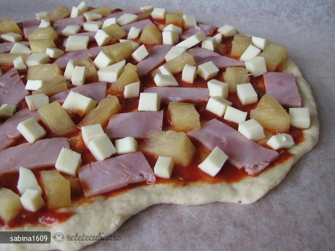 Pizza Hawai si Pizza Romana