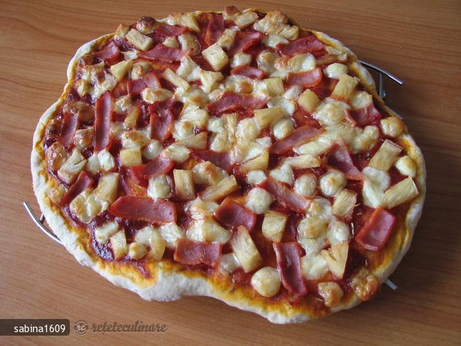 Pizza Hawai si Pizza Romana