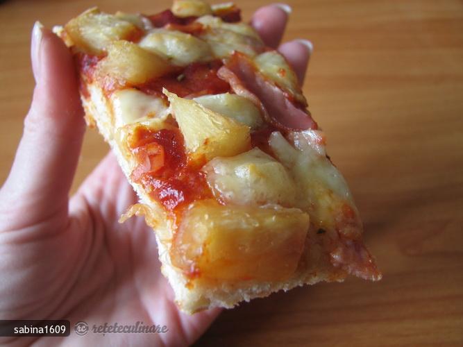 Pizza Hawai si Pizza Romana