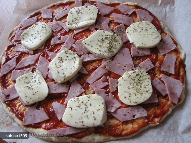 Pizza Hawai si Pizza Romana