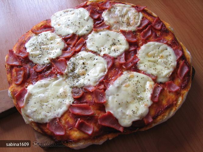 Pizza Hawai si Pizza Romana