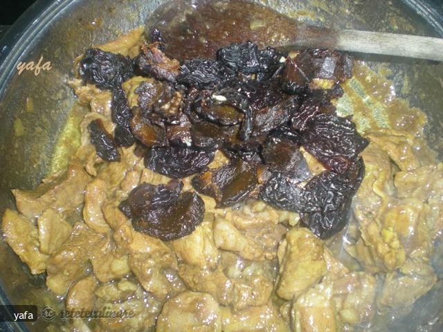 Tajina de Miel cu Prune si Amande