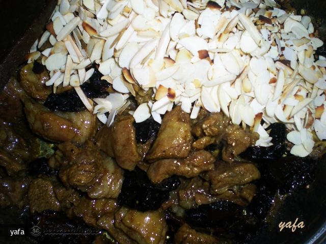 Tajina de Miel cu Prune si Amande