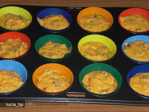 Muffins cu Ciuperci si Usturoi