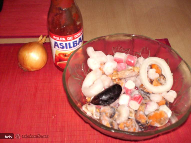 Orez cu Cocktail Din Fructe de Mare (arroz de Marisco)