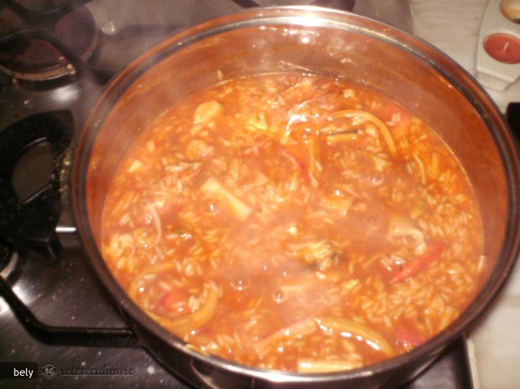 Orez cu Cocktail Din Fructe de Mare (arroz de Marisco)
