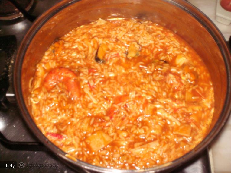 Orez cu Cocktail Din Fructe de Mare (arroz de Marisco)