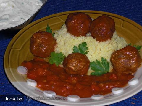 Chiftelute cu Cuscus, cu Sos, Pregatite in Stil Oriental