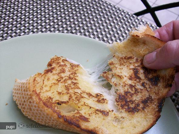Sandwich Cald cu Mozzarella (Grill Cheese Sandwich)