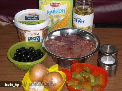 Tocanita de Ficatei cu Sos de Smantana, Cimbrisor si Masline Negre