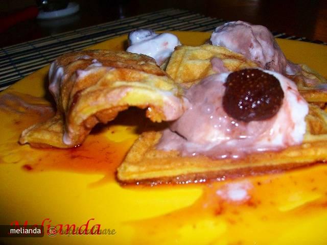 Gofre cu Inghetata si Dulceata de Capsuni