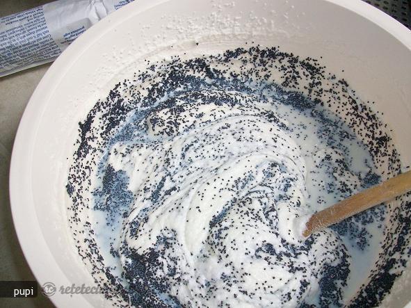 Tort cu Mac si Crema de Lamaie