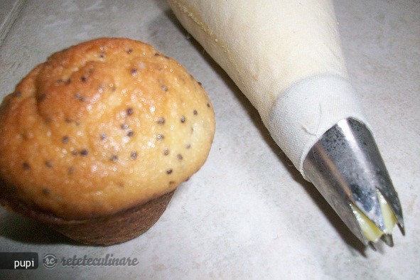 Tort cu Mac si Crema de Lamaie