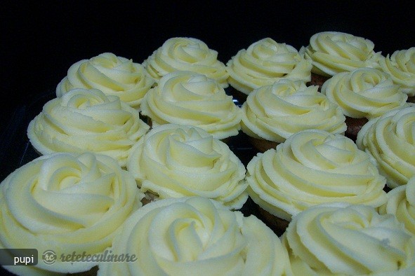 Tort cu Mac si Crema de Lamaie