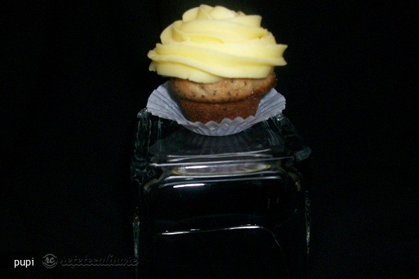 Tort cu Mac si Crema de Lamaie