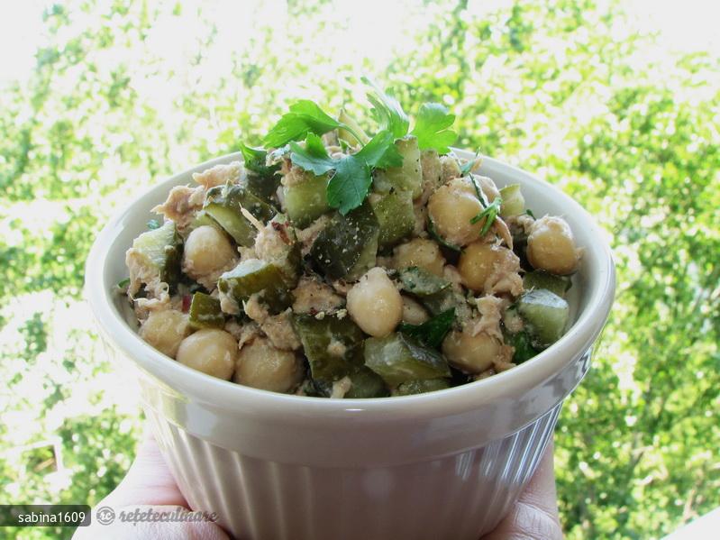 Salata de Naut si Ton