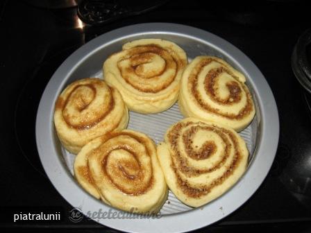 Cinnamon Rolls - Rulouri cu Scortisoara