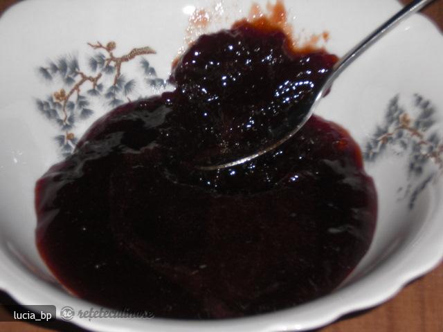 Gem-pasta de Prune Grase, Rosii