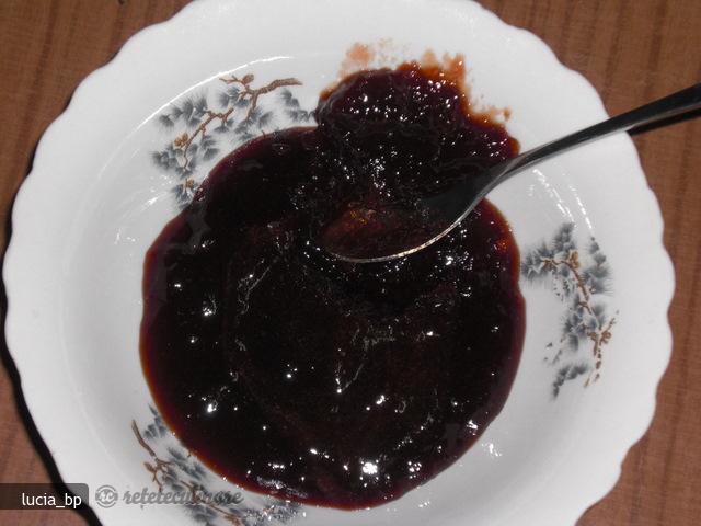 Gem-pasta de Prune Grase, Rosii