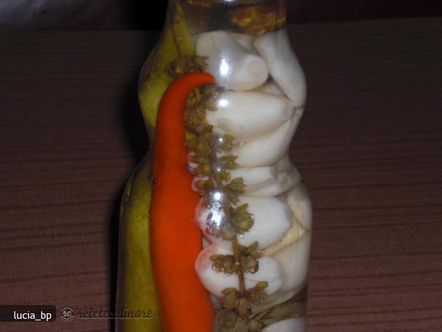 Usturoi Marinat-murat cu Aroma de Busuioc
