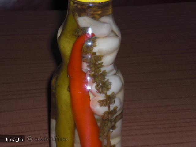 Usturoi Marinat-murat cu Aroma de Busuioc