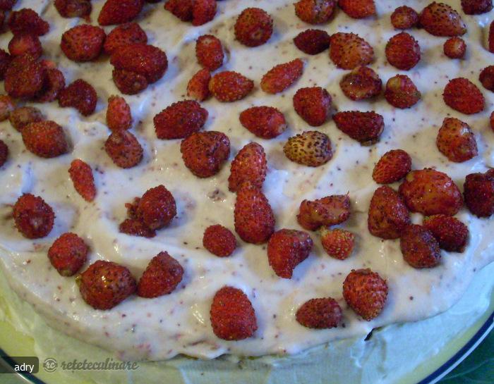 Tort cu Crema de Vanilie, Frisca si Fragute! ! !