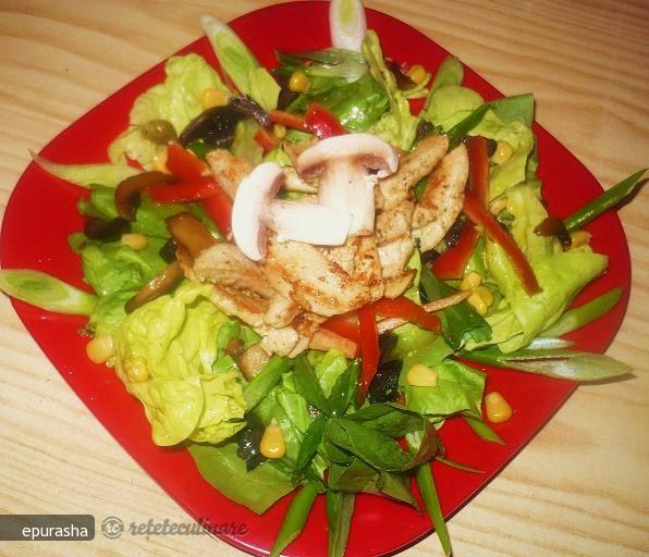 Salata Verde cu Piept de Pui