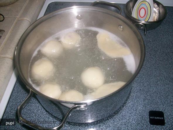Gombotii Mei cu Prune, Nudle si Urechi