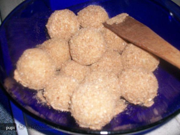 Gombotii Mei cu Prune, Nudle si Urechi