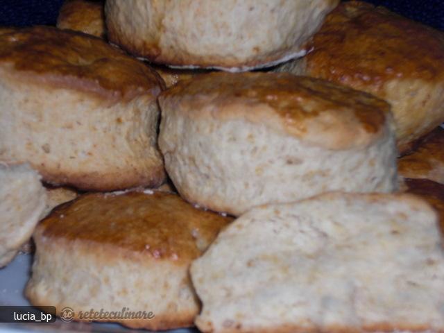 Scones Pufoase si Aromate