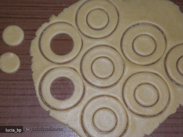 Biscuiti cu Scortisoara si Vitralii